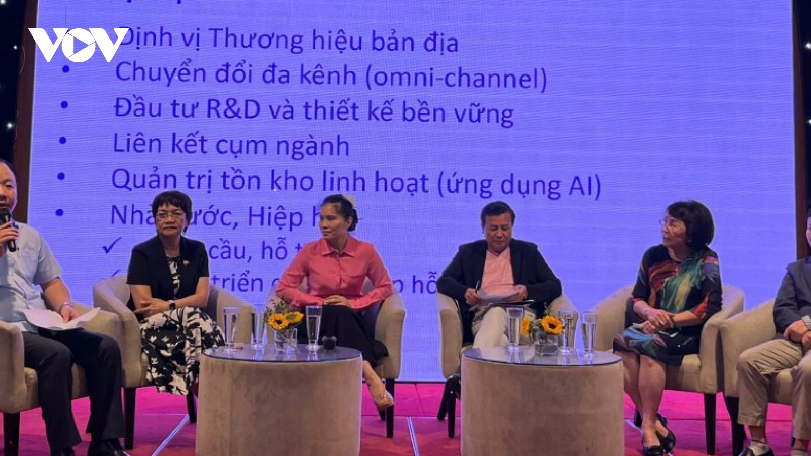 Hàng dệt may, giày dép còn tiềm năng ở sân nhà